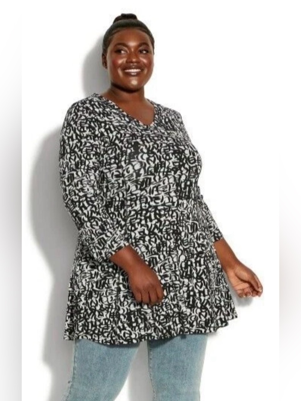 EUC Evans Black & White Abstract Graphic Print V-Neck Plus Size Tunic 30/32